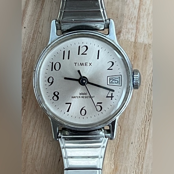 Timex Ladies Watch Vintage Mechanical Winding Stainless Dial and Stretch Band - Picture 3 of 11